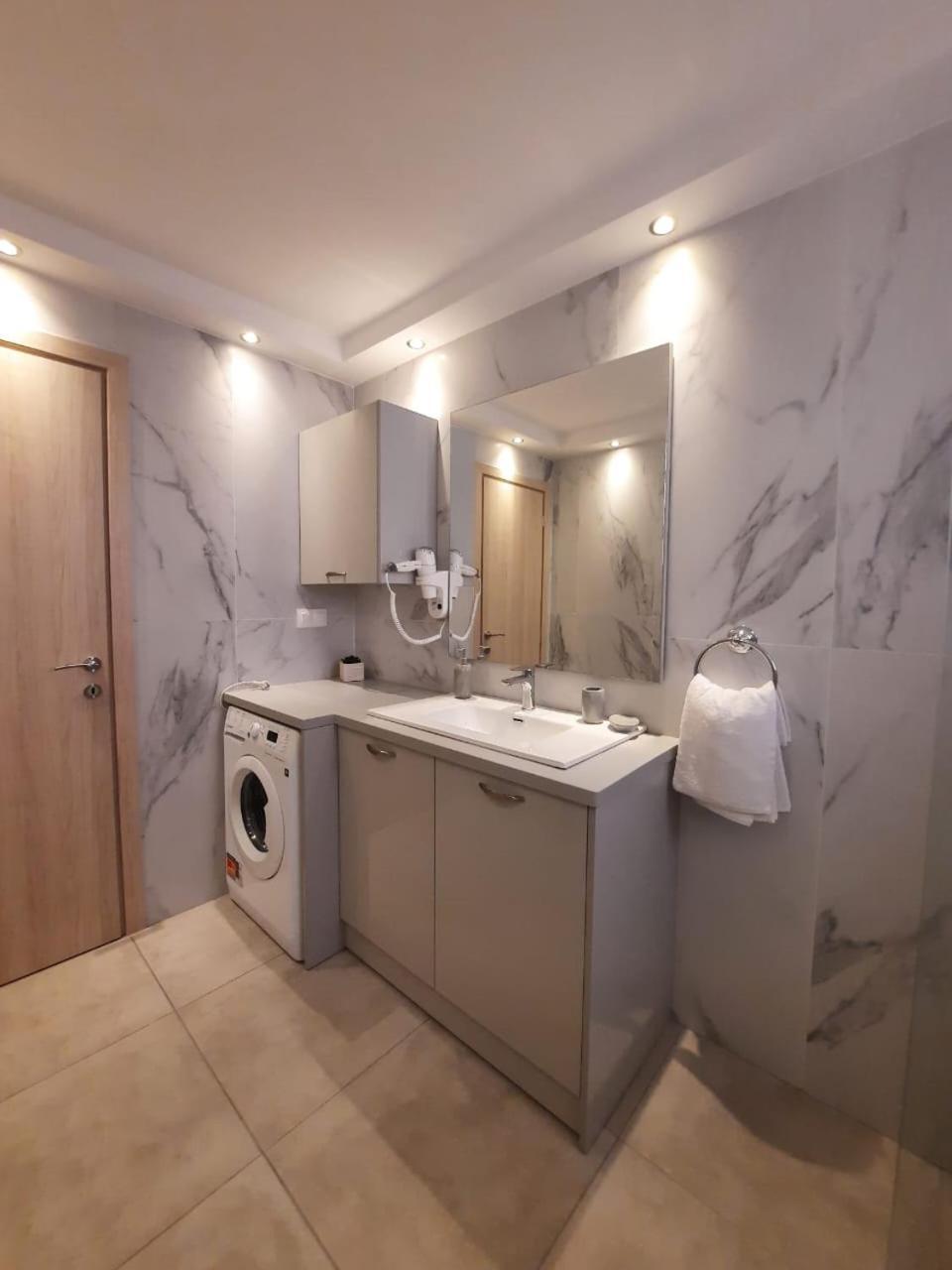 Apartment Petros Acharavi *