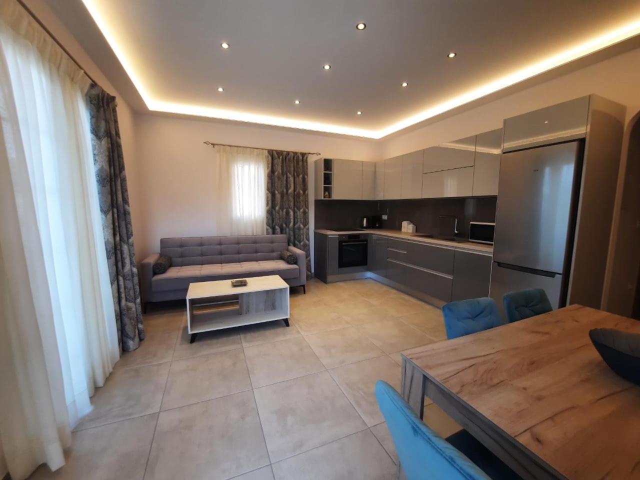 Petros Acharavi Apartment