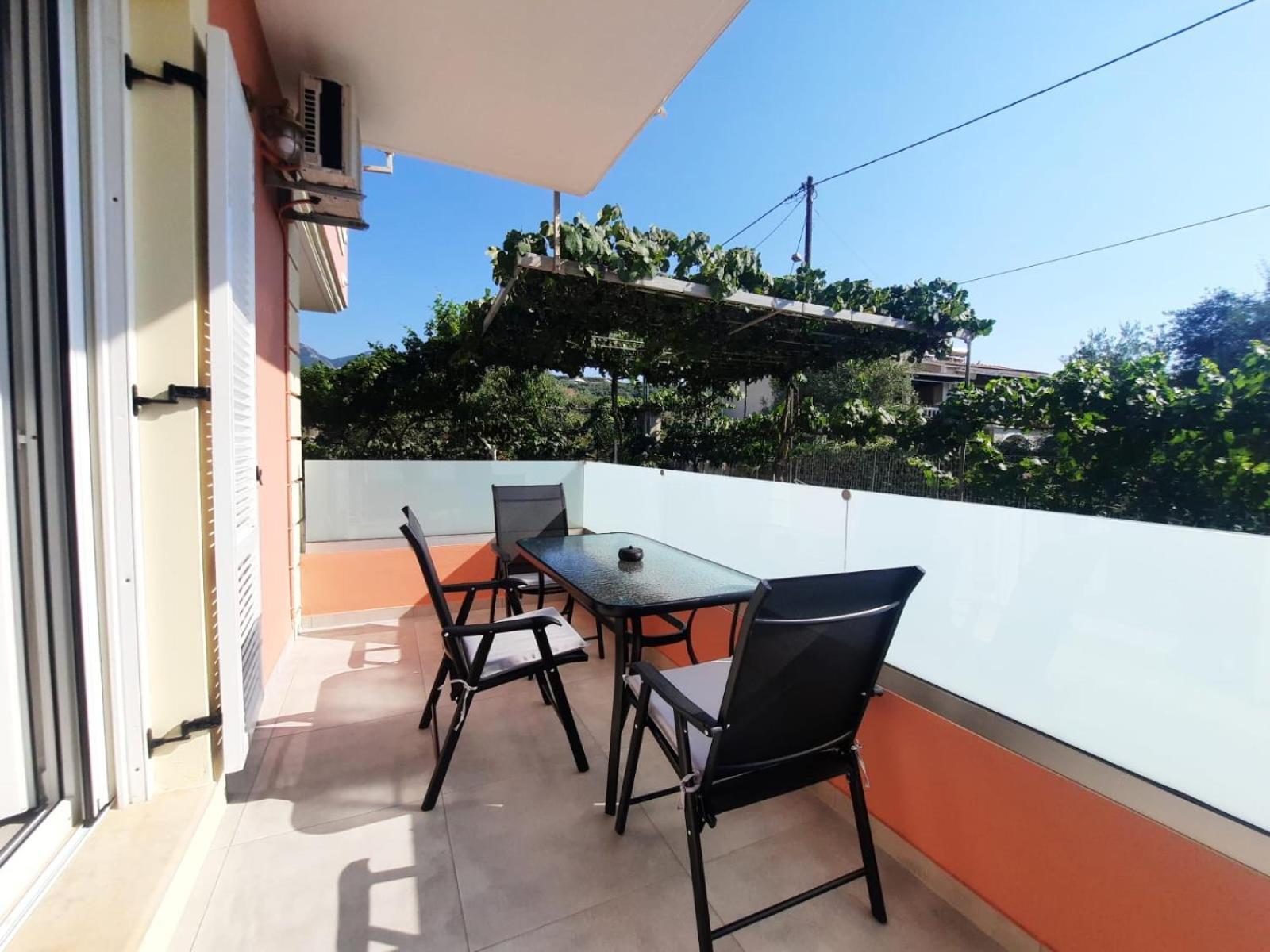 Petros Acharavi Apartment Litheres